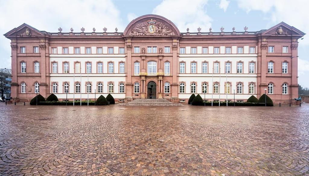 Rosen Und Rosse Appartement Zweibrücken Buitenkant foto